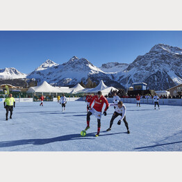 Arosa Ice Snow Football Action | © Arosa Tourismus / Nina Hardegger-Mattli